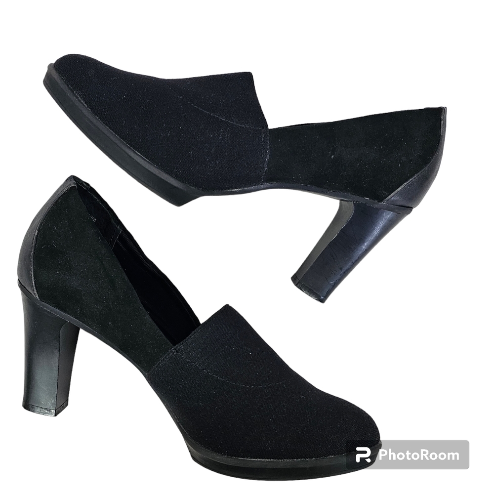 Dana Buchman Black Heels - Picture 2 of 7
